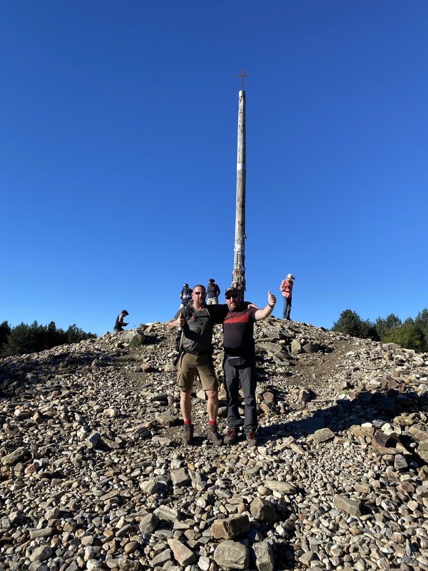 Two pilgrims giving thumbs up at the Cruz de Ferro
